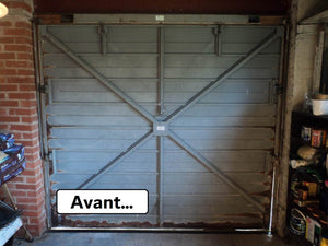 Porte de garage avant l'application du kit d'isolation GaraDry sur la porte