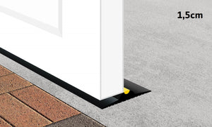 Illustration montrant comment le joint de seuil de porte de garage de 15 mm s'insère sous une porte de garage